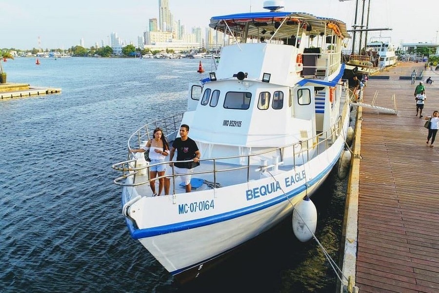 barco bequia por la bahia